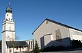 Kirchturm und Ausstattung der katholischen Expositurkirche St. Michael (modern)