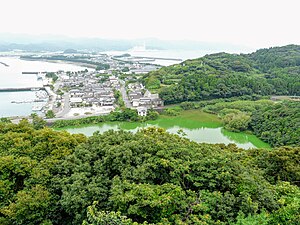 富岡城本丸跡から見た富岡港と富岡の町並