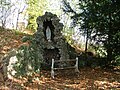 Die Lourdesgrotte neben der Kapelle wurde 1908 errichtet.