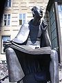 Статуя Альберта Магнуса, средневекового немецкого философа, теперь объявлен католическим святым.