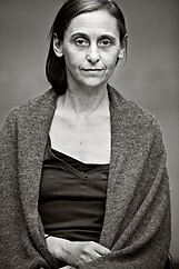 Portrait en noir et blanc, en buste, de De Keersmaeker