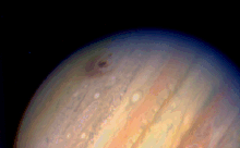 Vue de l'atmosphère de Jupiter détaillant un site d'impact.