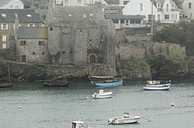 La « Maison des Seigneurs » au-dessus du port du Conquet (partie nord, côté fortifié).