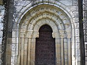 Porta lateral do templo.