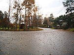 Skräddartorpsvägen, sett från badet i Mälbyviken.