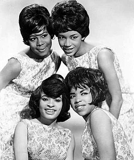 The Marvelettes, 1963 год. С левого верхнего угла по часовой стрелке: Глэдис Хортон, Кэтрин Андерсон, Джорджанна Тиллман, Ванда Янг