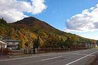 天神湯前からの湯ノ倉山