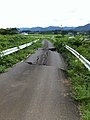 東日本大震災により被災した専用道路。温泉口バス停から番沢方面(2011年8月撮影)