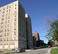 Apartment building (Wellington Place) at 59 Seward Avenue on the north side of New Center under renovation in 2017 for 91 senior apartments.[23]