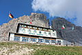 Il rifugio dal parcheggio.