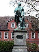 Monumento a Lessing (en alemán: Lessing-Denkmal) en Braunschweig; fundido por Georg Ferdinand Howaldt.