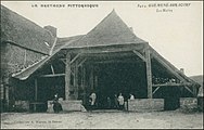 Les anciennes halles, démolies en 1923, pour des raisons d'insalubrité.