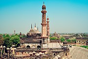 The Asfi Mosque of the Bara Imambara complex in Lucknow (c. 1780)[296]