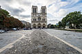 Il tracciato dell'antica rue Neuve-Notre-Dame sul parvis.