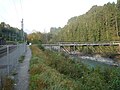 Die Brücke von Osten mit den Gleisen der Bahnlinie Reichenau-Disentis