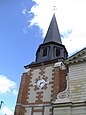 La tour clocher en briques restaurée en 2016.