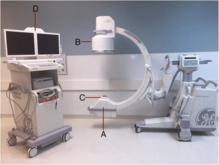 Пересувний рентгенапарат типу C-arm (С-дуга), використовується зазвичай в операційних залах та може мати режим безперервної флюороскопії