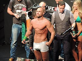 Пендред на взвешивании UFC Fight Night: McGregor vs. Brandao