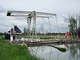 The lift bridge over the Marne Canal
