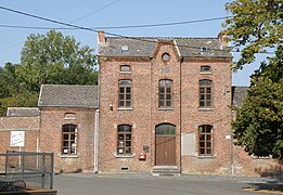 Bibliothèque publique, anciennement maison communale.