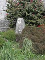 Stèle protohistorique près de l'église Saint-Cadoan.