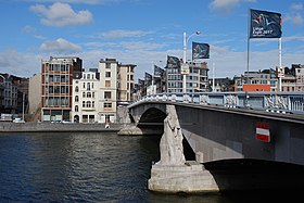 Le pont et la rive gauche vers l'amont, vus depuis la rive droite.