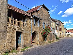 Vieilles maisons vigneronnes.