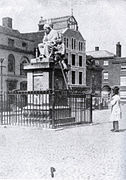 Fotografía de Lucas de la estatua de Johnson tomada en 1859