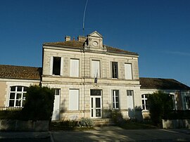 The town hall in Rioux-Martin