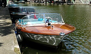 Riva junior, canal Saint-Martin de Paris.