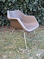 Hille polypropylene armchair with ski base (1967), designed by Robin Day