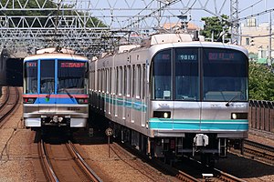 Toei 6300 series (left) and Tokyo Metro 9000 series (right) trains at Tamagawa Station