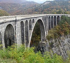 Viaducto ferroviario de Roizonne (1928), uno de los últimos grandes puentes en mampostería en Francia