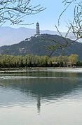 Le lac Kunming et la pagode Yu Feng sur la colline Yu Quan.