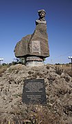 Monument dans son village natal,