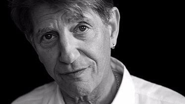 Peter Coyote dans le rôle du révérend Sullivan.