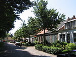 Maisons sur la place du village.