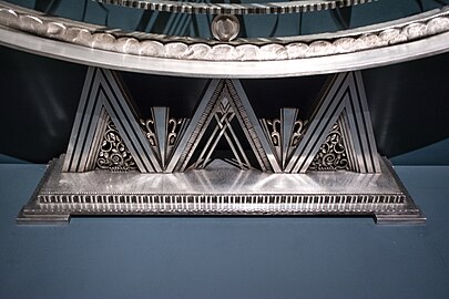 Complex zigzags – Foot of a console table, by Paul Fehér (c. 1930), metal, in a temporary exhibition called the "Jazz Age" at the Cleveland Museum of Art