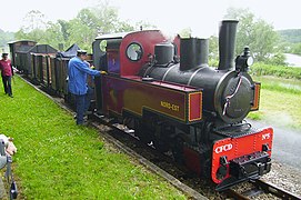 Une locomotive Decauville ex-armée française en gare de Cappy.