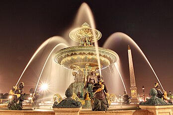 La fontaine des Mers, sur la place de la Concorde, à Paris. (définition réelle 4 752 × 3 168)