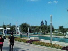 Paseo Santa Lucía dentro del Parque Fundidora.