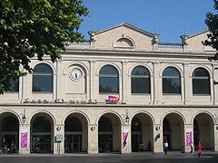 L'entrée de la gare côté centre-ville.