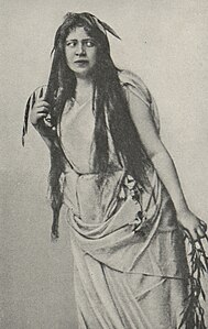 Hana Kvapilová as Ophelia