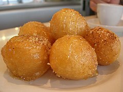 Yunan lokması (Yunanca: loukoumades).