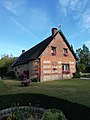 Maison, rue de la Mairie, ex étable d'un corps de ferme datant du 19e siècle. Sa particularité tient dans son arrondi spécifique.