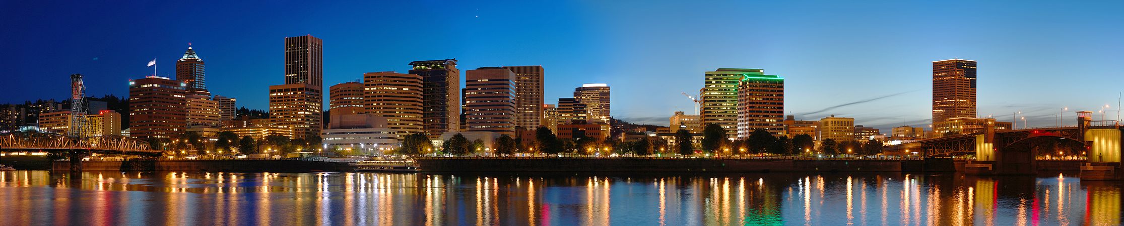 Night skyline of Portland, Oregon, by Fcb981