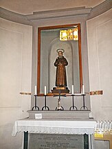 Statua in una chiesa a Barberino di Mugello, Firenze, Italia.