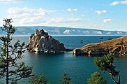 Lago Baical, o maior em volume de água, idade e profundidade em todo o mundo.[151]