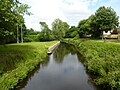 Quai le long du canal de Nantes à Brest près de l'écluse de la Villeneuve (écluse n°140).