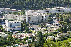 Le centre-ville vu des hauts de Carnoux.